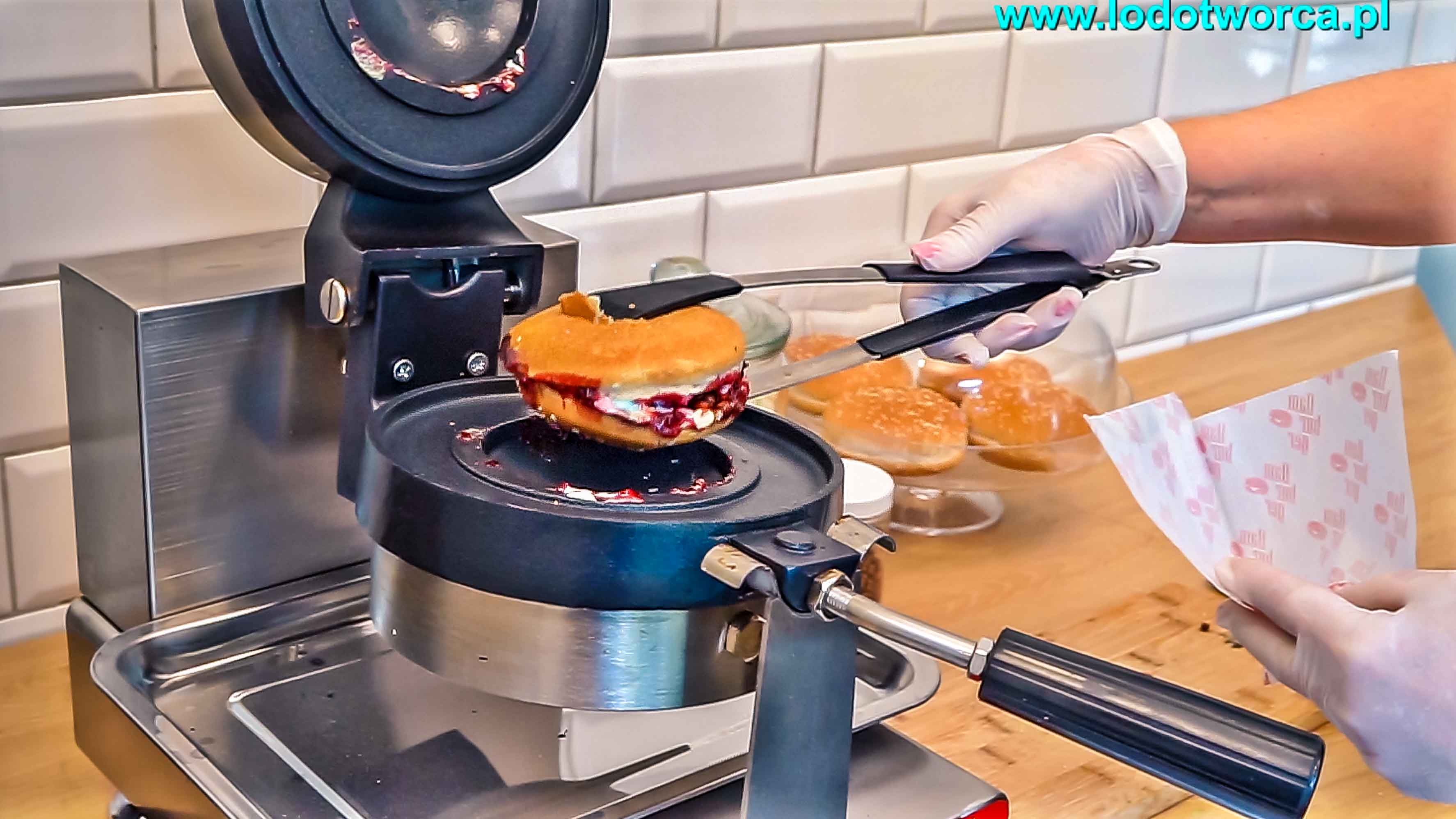 Lodoburger Rzeszów kawiarnia shake milkshake mrożonyjogurt lód włoski sorbet kawa cafe rurki z kremem deser lodowy bita śmietana soki frappe posypki polewy.jpg